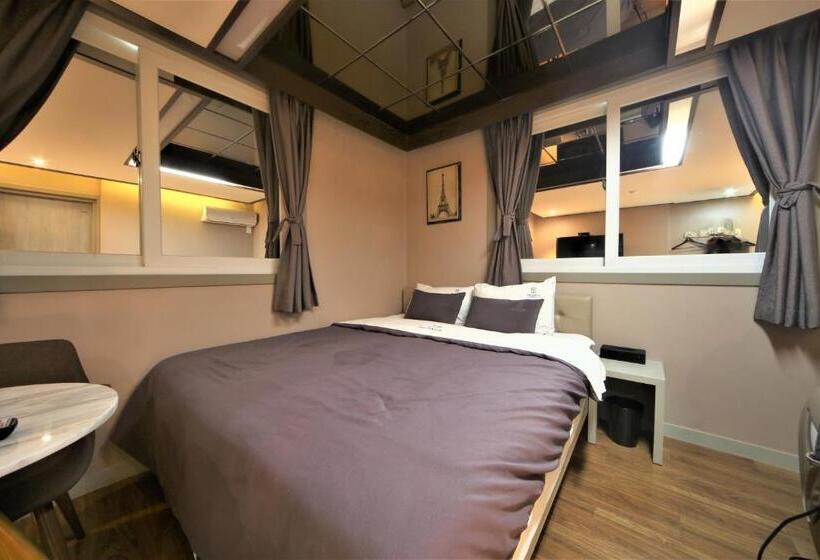 اتاق سوپریور, The Gentle