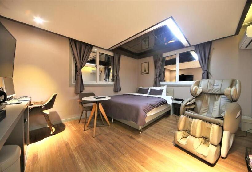 اتاق سوپریور, The Gentle