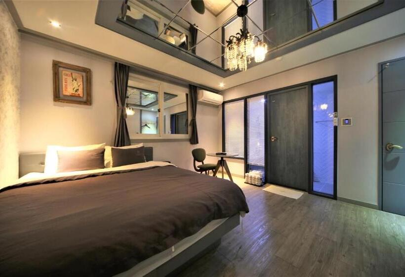 اتاق لوکس, The Gentle