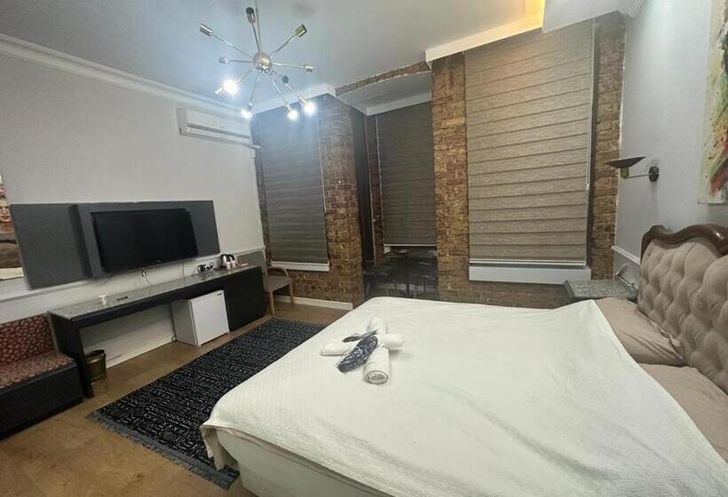 استودیوی استاندارد, Konak Suite İn The Bar Street