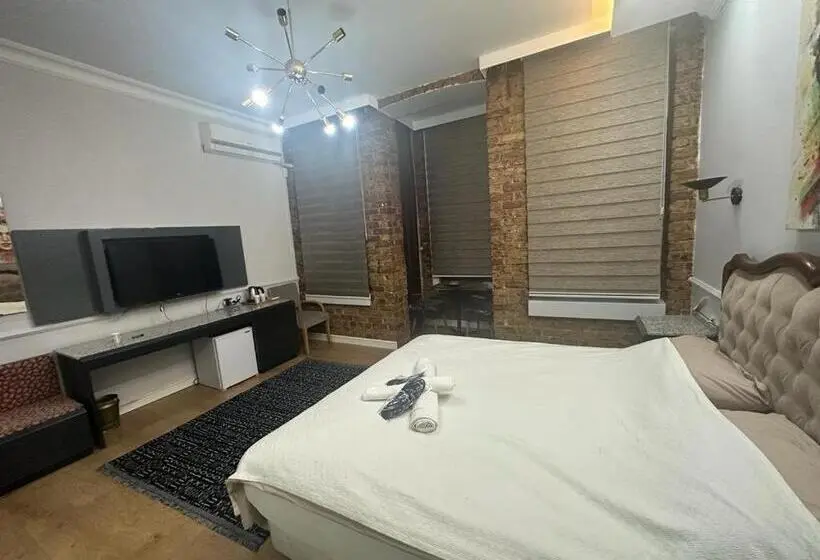 Standard-studio, Konak Suite İn The Bar Street