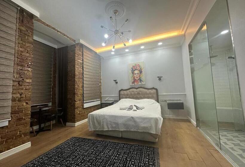 标准工作室, Konak Suite İn The Bar Street