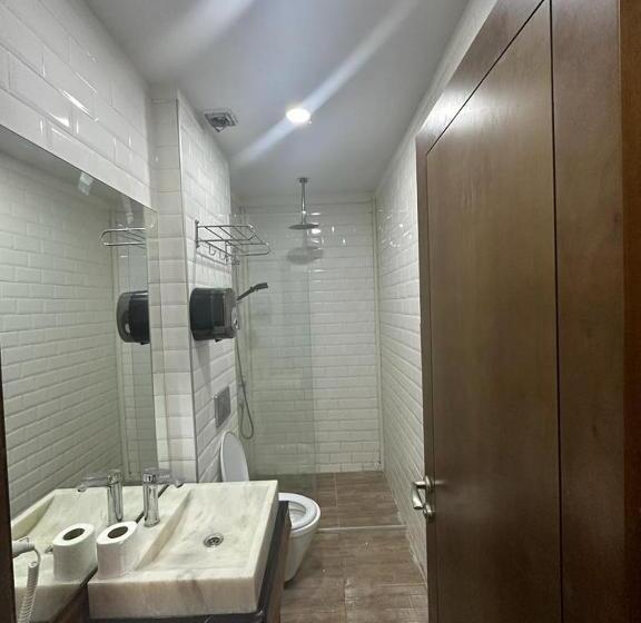 استودیوی لوکس, Konak Suite İn The Bar Street