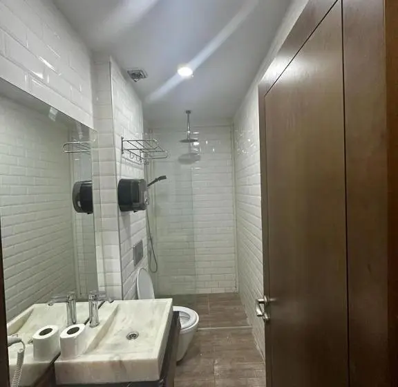 Deluxe-studio, Konak Suite İn The Bar Street