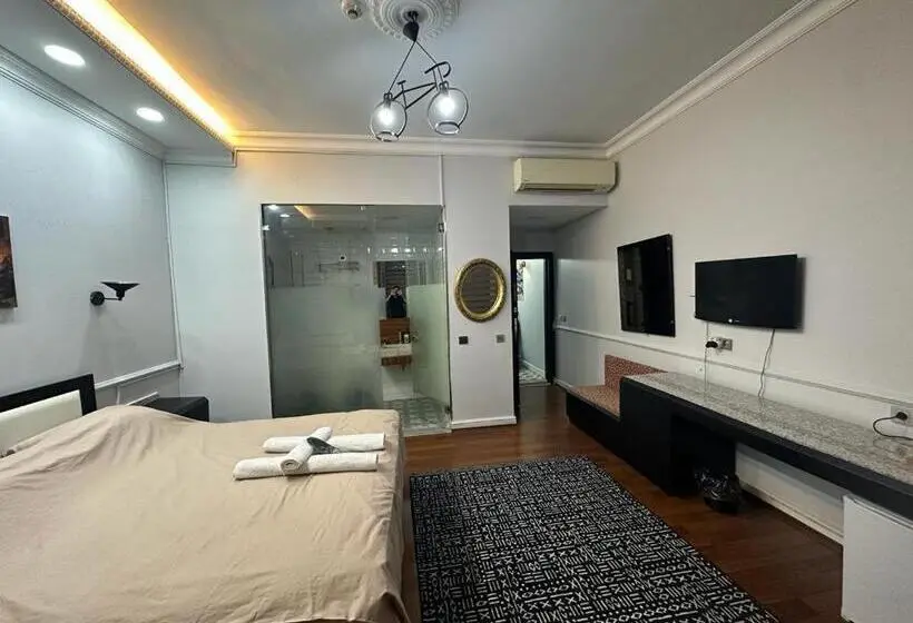 Deluxe-studio, Konak Suite İn The Bar Street