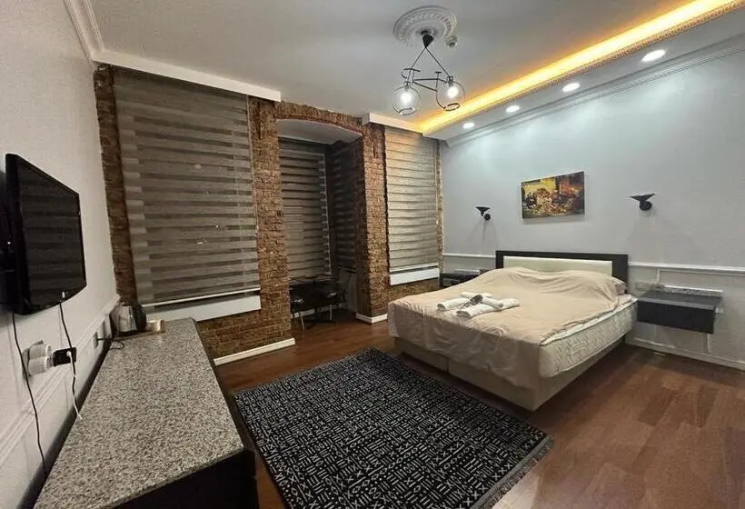 Deluxe-studio, Konak Suite İn The Bar Street