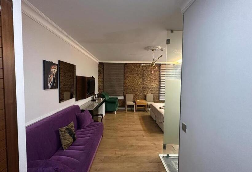 إستوديو قياسى, Konak Suite İn The Bar Street