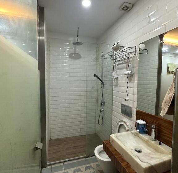 استودیوی استاندارد, Konak Suite İn The Bar Street