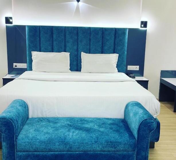 디럭스 스튜디오, Neel Skye   Couple Friendly   Dlf My Pad, Gomtinagar , Lucknow