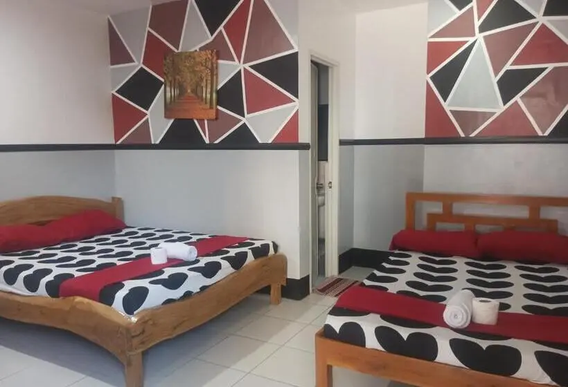 اتاق استاندارد چهارنفره با بالکن, Moalboal Indino S Guesthouse Sardines Run And Sea Turtle 1 Minute Walking Distance