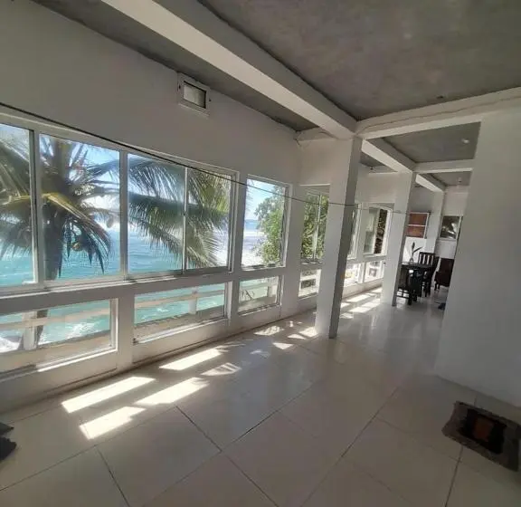 オーシャンビュースタンダードルームバルコニー付き, Seashore Resort & Villa