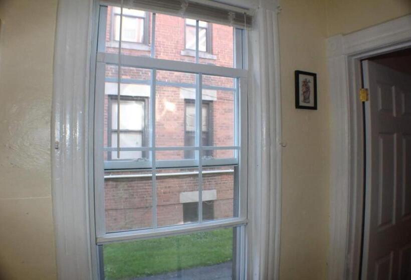 اتاق اکونومی, West End Haven