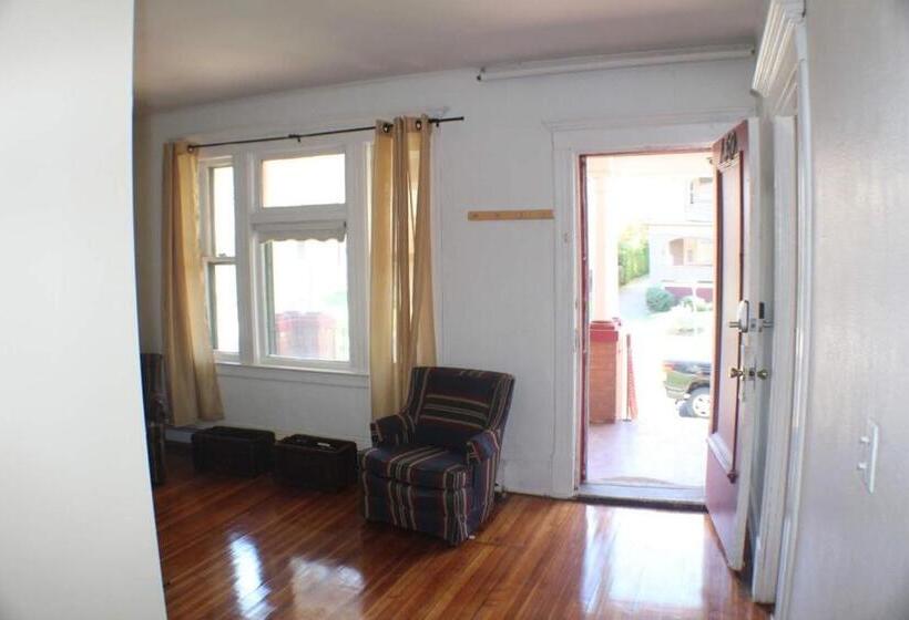 اتاق اکونومی, West End Haven