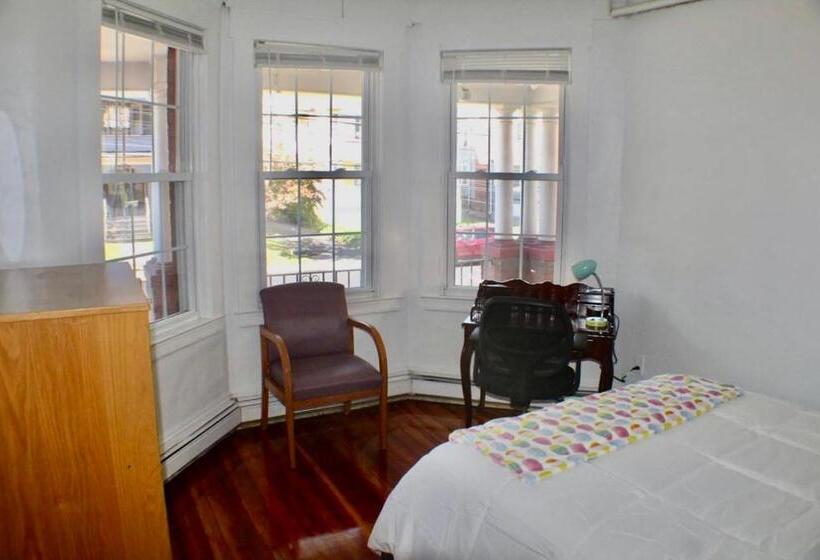 اتاق اکونومی, West End Haven