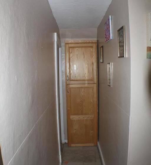 اتاق اکونومی یک تخته, West End Haven