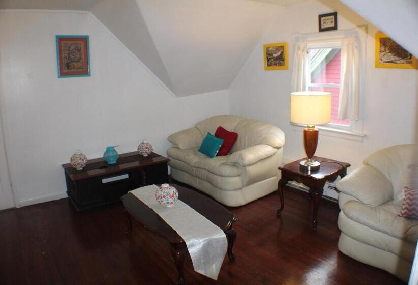 اتاق اکونومی یک تخته, West End Haven