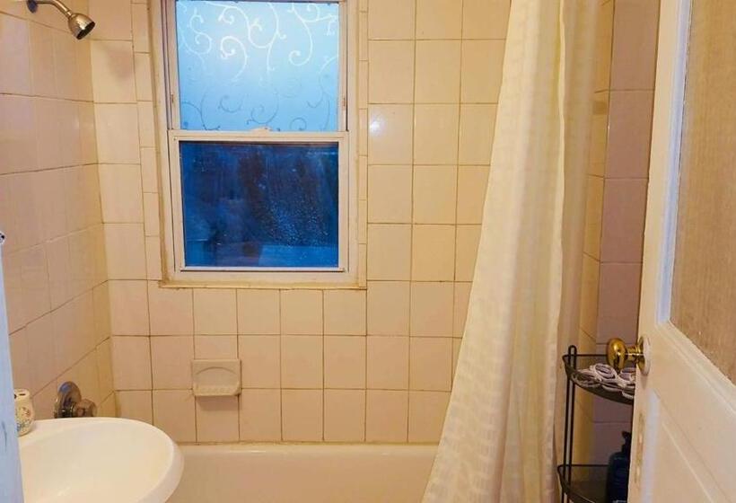 اتاق اکونومی یک تخته, West End Haven