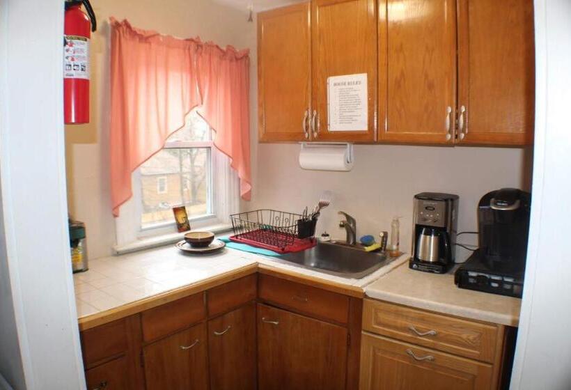 اتاق اکونومی یک تخته, West End Haven