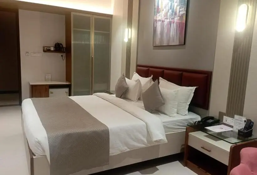 デラックスルーム, Pushpak Hotel & Convention