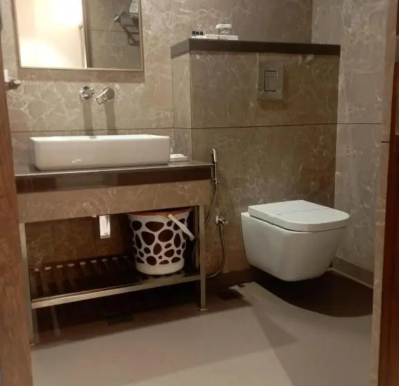 デラックスルーム, Pushpak Hotel & Convention