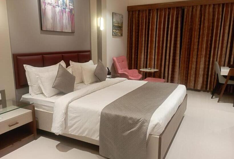 חדר דלוקס, Pushpak Hotel & Convention