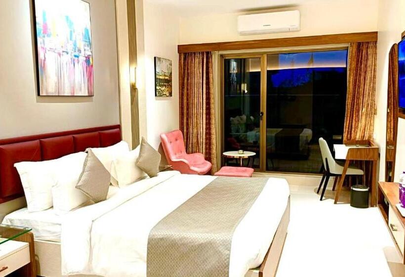 Номер Deluxe, Pushpak Hotel & Convention