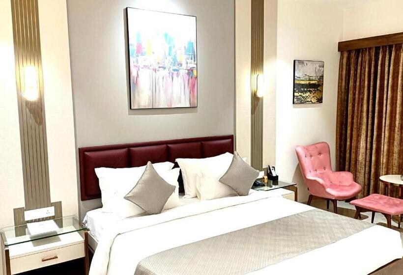 חדר דלוקס, Pushpak Hotel & Convention