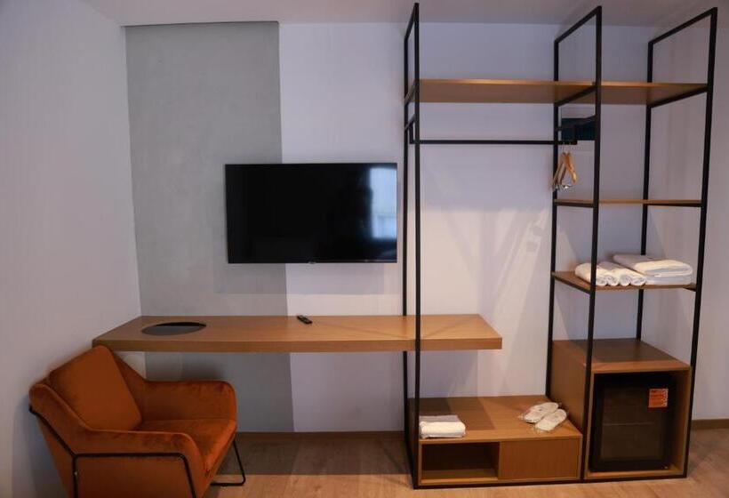 غرفة قياسية ثلاثية, Baz Hur Boutique