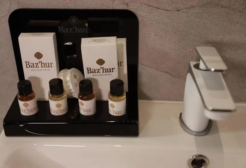 Perhehuone, Baz Hur Boutique
