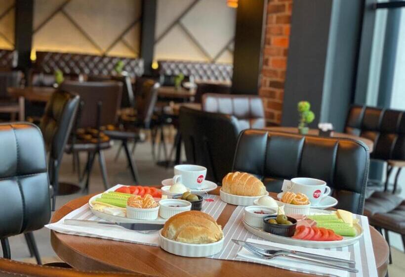 패밀리 룸, Baz Hur Boutique