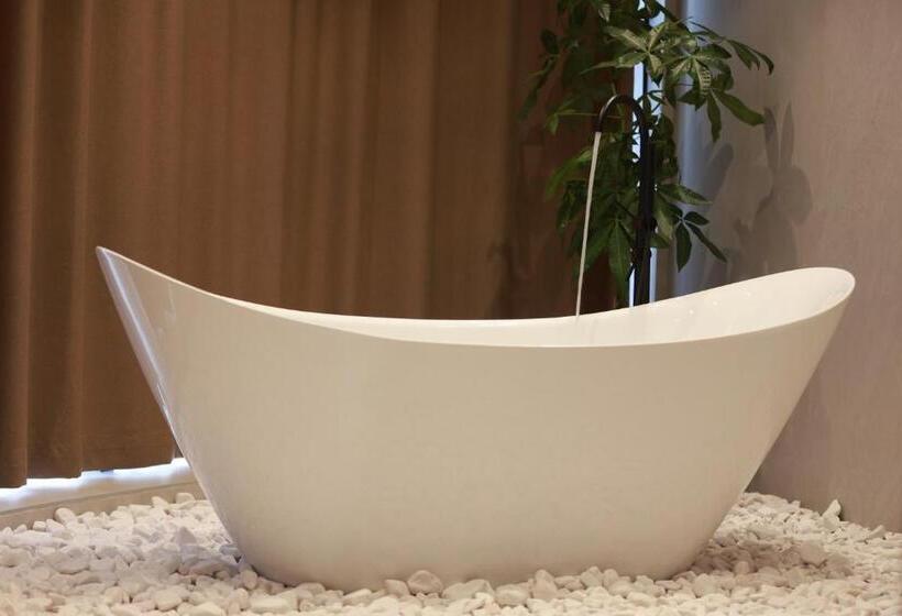 جناح ديلوكس, Baz Hur Boutique