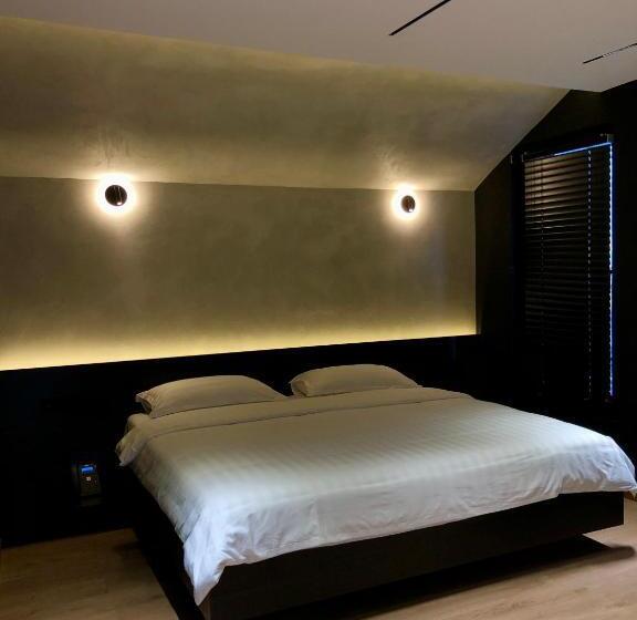 جناح ديلوكس, Baz Hur Boutique