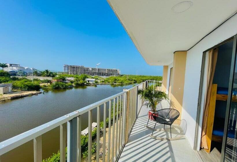 غرفة عائلية, Blue Sky