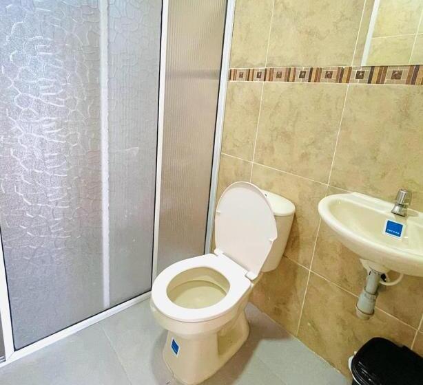 غرفة قياسية رباعية مزودة بشُرفة, Blue Sky