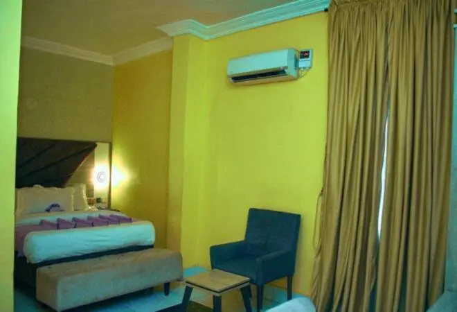 اتاق لوکس, Top Rank Hotel Galaxy Asaba