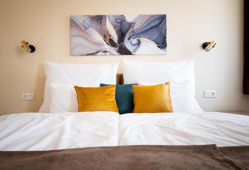 Номер Deluxe Вид на Сад, Elixír Panzió