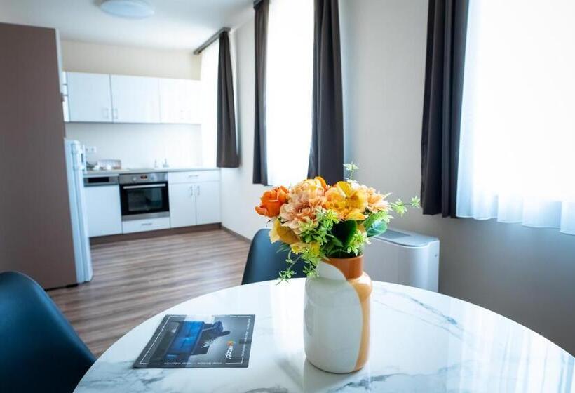 Номер Deluxe Вид на Сад, Elixír Panzió