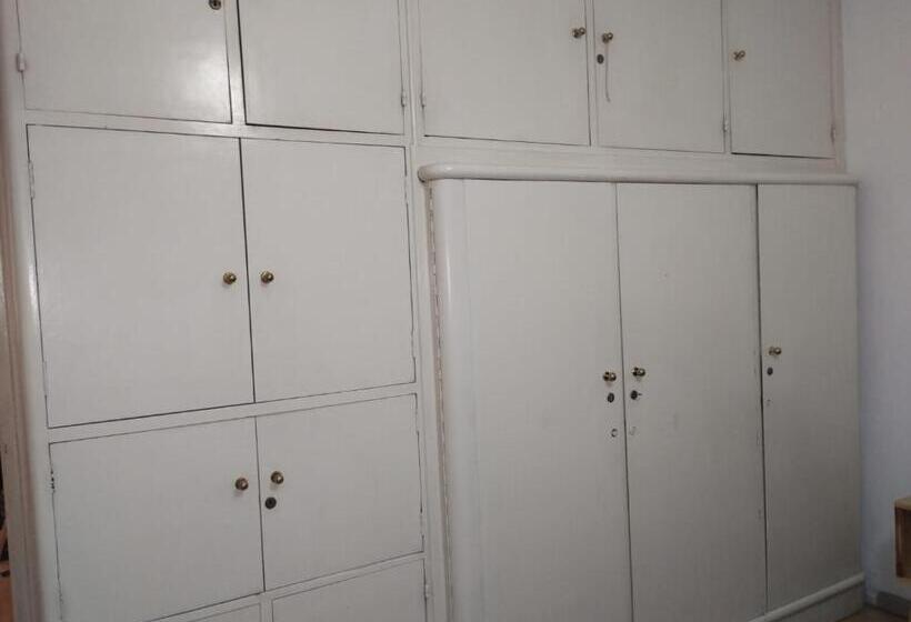 スタンダードルーム, Houselyon