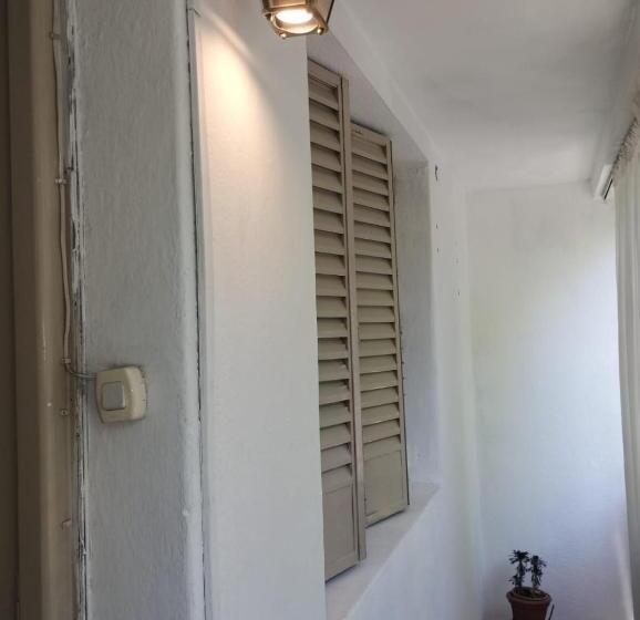 スタンダードルーム, Houselyon