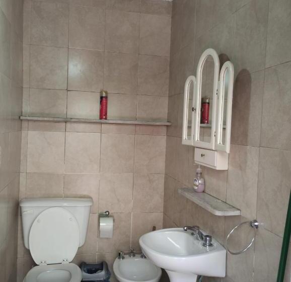 ルームシェアのワンベッド, Houselyon