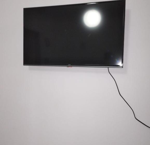 バスルーム共有のトリプルスタンダード, Houselyon