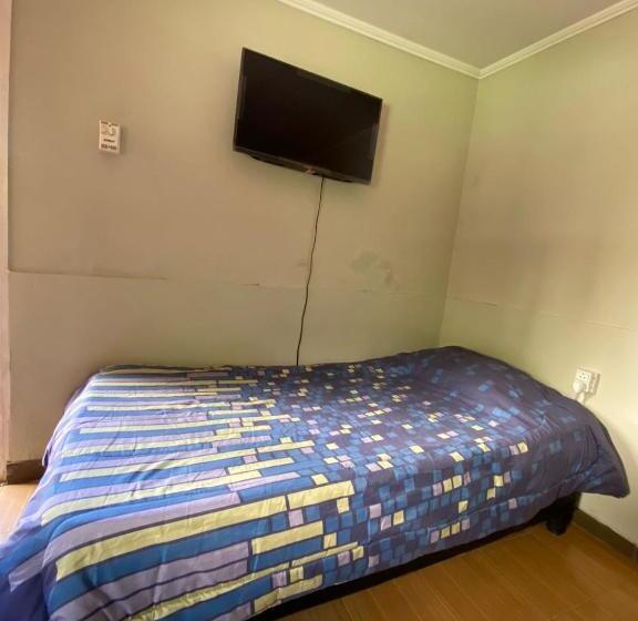 バスルーム共有のトリプルスタンダード, Houselyon