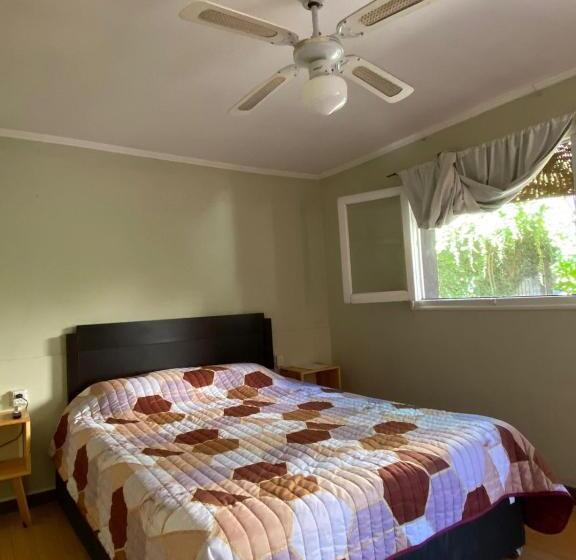 バスルーム共有のトリプルスタンダード, Houselyon