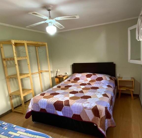 バスルーム共有のトリプルスタンダード, Houselyon