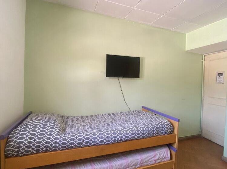 スタンダード４人部屋, Houselyon