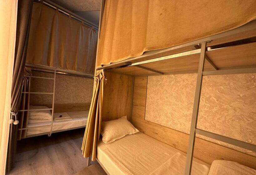 تختخواب در اتاق مشترک, Byond Hotel & Hostel