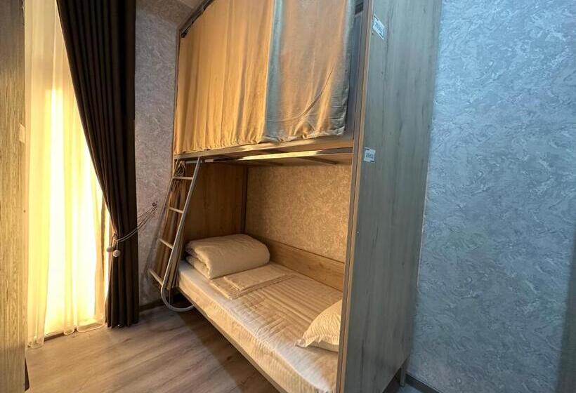 تختخواب در اتاق مشترک, Byond Hotel & Hostel