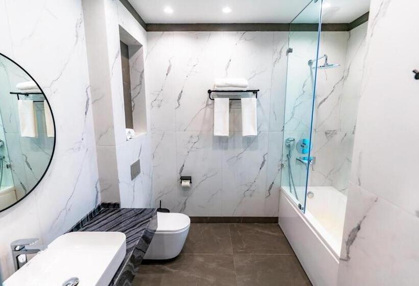 غرفة ديلوكس, Bravo