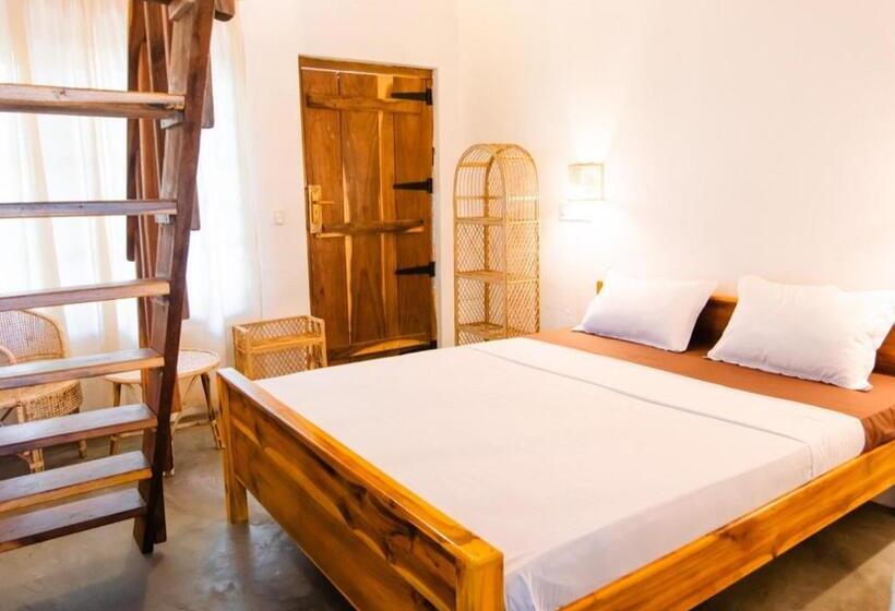 חדר דלוקס לשלושה, Pompon