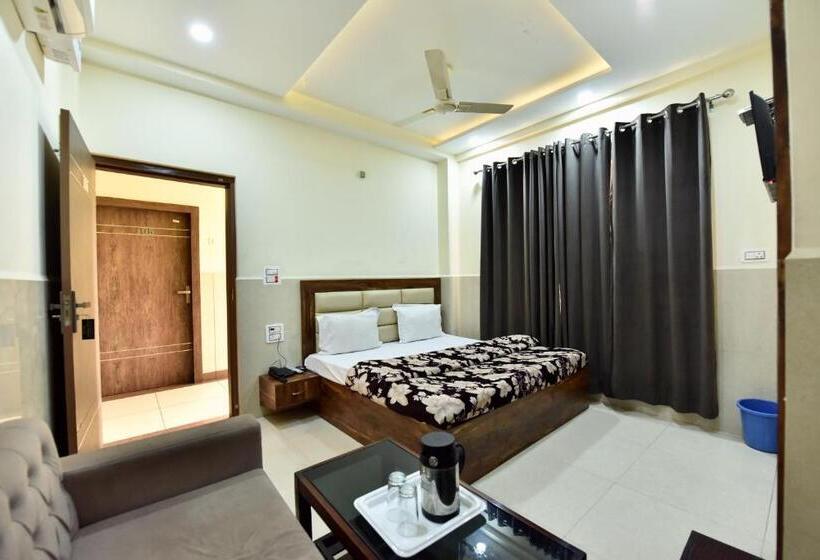 디럭스 룸, Royal Inn Jammu